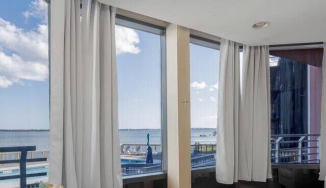 Bayfront Retreat with Pool, Perfect for 6 - PBC108