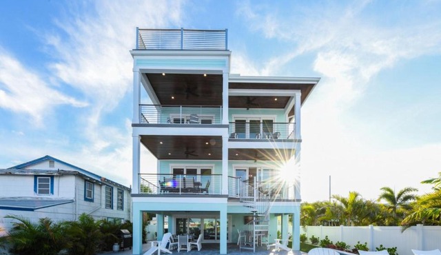 Bayfront Retreat by AMI Locals
