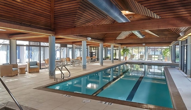 Bayfront Retreat w/Pool, Parking & Easy Golden Gate Access | 3 Units