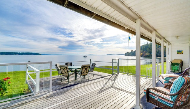 Bayfront Port Hadlock Retreat w/Grill & Deck!