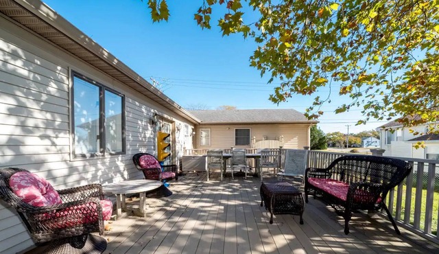 Bayside Getaway 3 Blocks from Bay