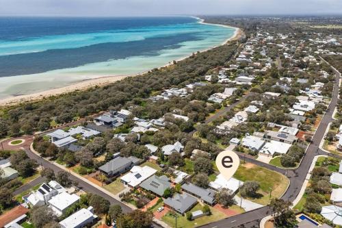 Bayside - Serene Haven near the Town Centre and Beach