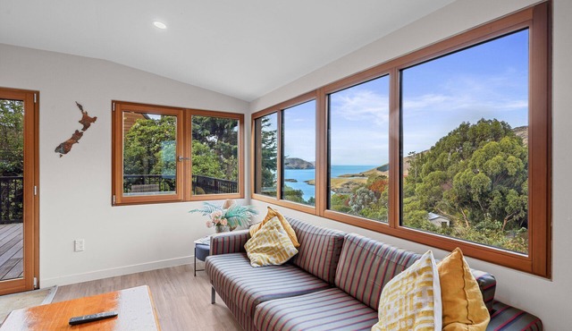 Bayside Serenity - Diamond Harbour Retreat