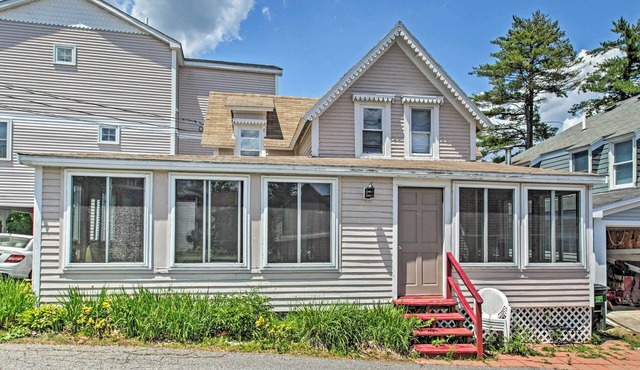 Bayside Weirs Beach Cottage < Half Mile to Pier!