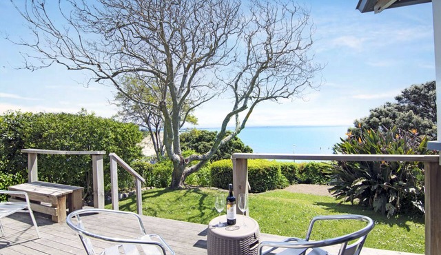 Bayview Bungalow - Nelson Holiday Home