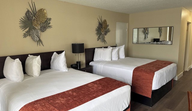 Bayview Waterfront Room, Heated Pool, Tiki Bar & Grill !