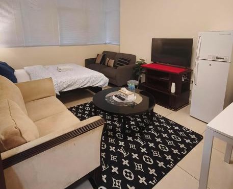 BB Homes - Hall Room