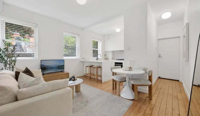 BB009 - Neutral Bay Village Living | Modern Comfort