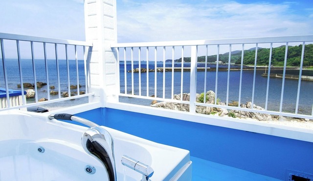 BBQ and breakfast included Nonsmoking Twin room with outdoor jacuzzi no pets allowedocean vie /Higashimurogun Wakayama