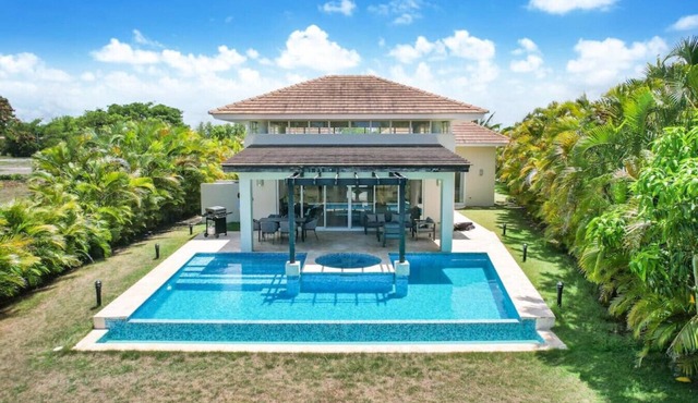 BBuganvilla 388: Modern Cocotal Villa w/Pool, Jacuzzi & Staff