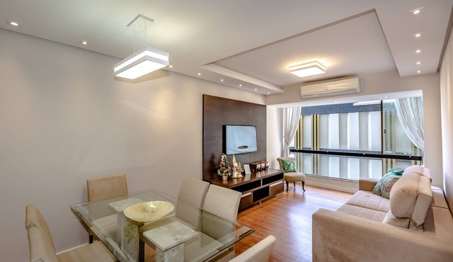 BC: Beautiful beachfront apartment - stunning front and side views.