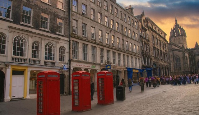 Be in the front row - Royal Mile 3 bedroom apartment