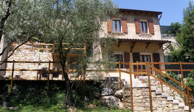 Between art and wine in the heart of the Valpolicella . .
