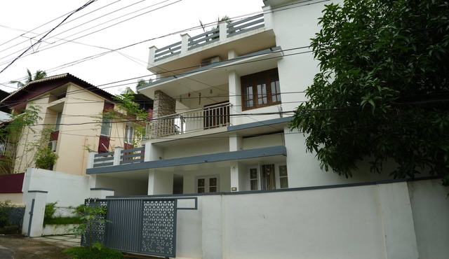 Be My Guest | Private 4BR En-suite Villa in Calicut, Near Beach + SM Street