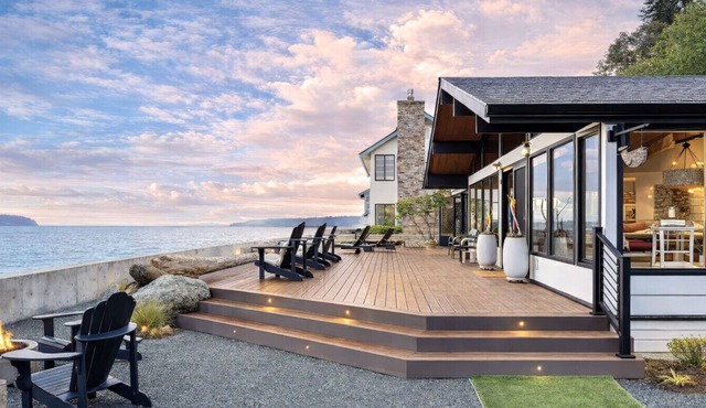 Beach Access, Kayaks, SUP, Pool Table and Whale watching
