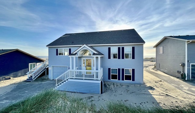 Beach and Bay Views, Family Friendly, Immaculate, Chef's Kitchen, Beach Front