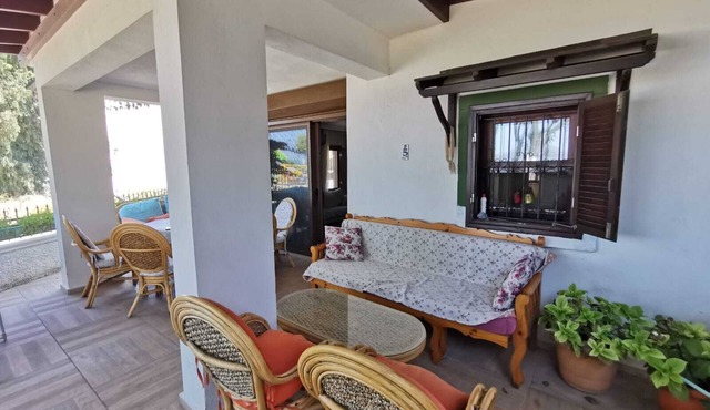 Beach apartment with large terrace and sea view