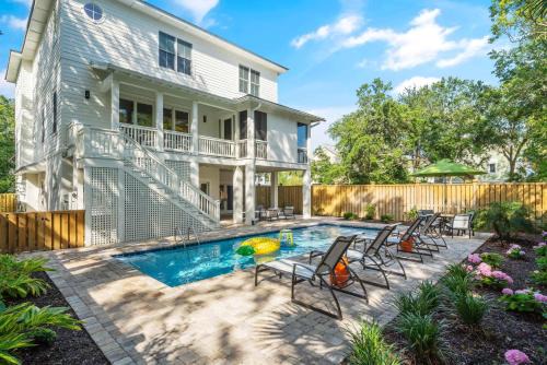 Beach Birdie - 4221 Fourth Street