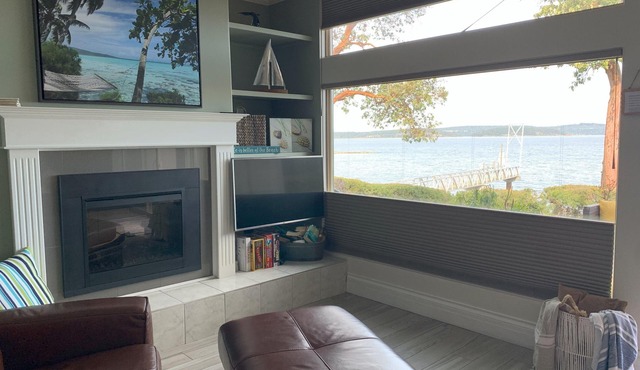 Beach Bliss oceanfront king suite! Stunning view, patio, dock, pool & hot tub!