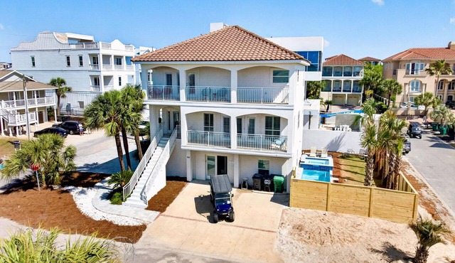 Beach Bliss: Steps to Private Beach, Heated Pool & Hot Tub, Game Room, Gulf View