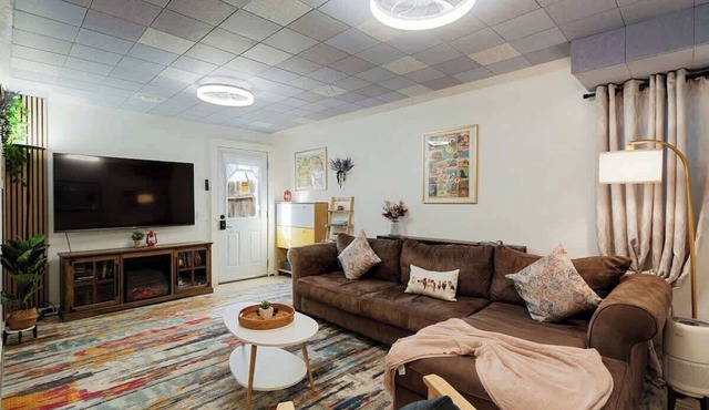 Beach Block 2BR Retreat w/Palm Courtyard Walk to Ocean Near SF