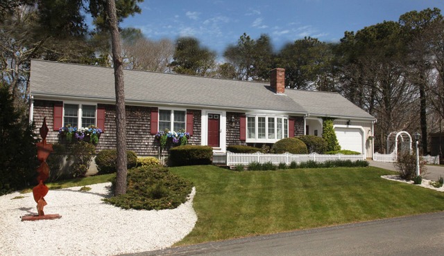 Beach Chic Chatham 5 Star 5 Min Walk to Beach-Newly Renovated Private Retreat AC