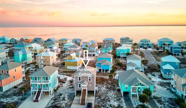 *Beach Cottage* ~4 min walk to beach! Peak-a-Boo Gulf Views!