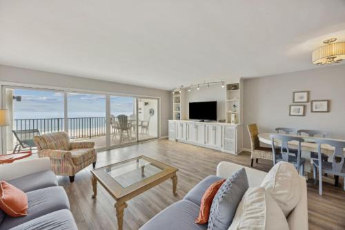 Beach Cottage Look Condo, Ocean View from Spacious Balcony