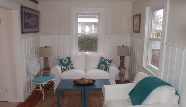 Beach Cottage Steps Away From Easton's (First) Beach
