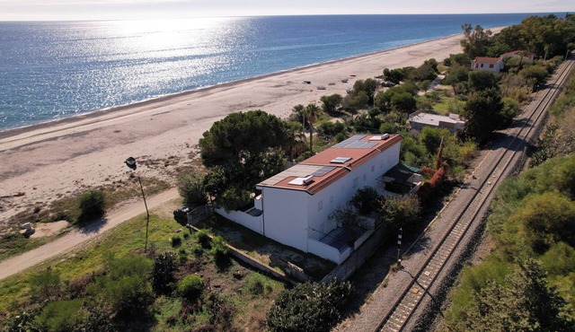 Beach direct access and relaxation