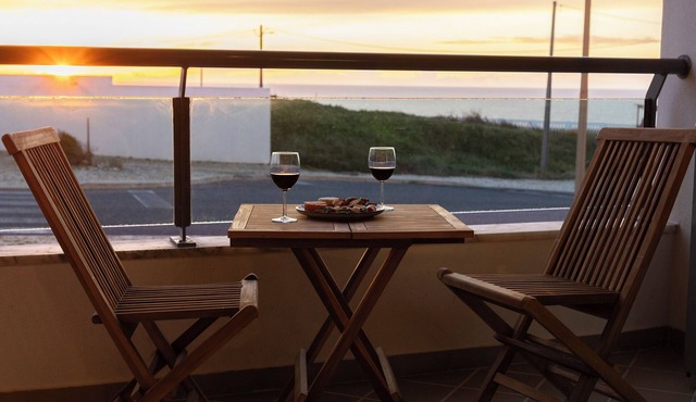 Beach front, 2-bedroom apartment in Santa Cruz