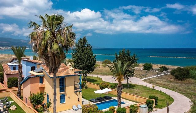 Beach Front 3-Schlafzimmer-Villa - 1. Linie vom Strand by Interhome