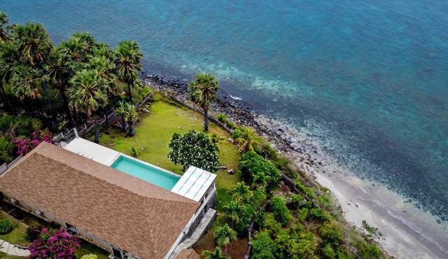 Beach Front 3BR Hideaway Villa w/Infinity Pool
