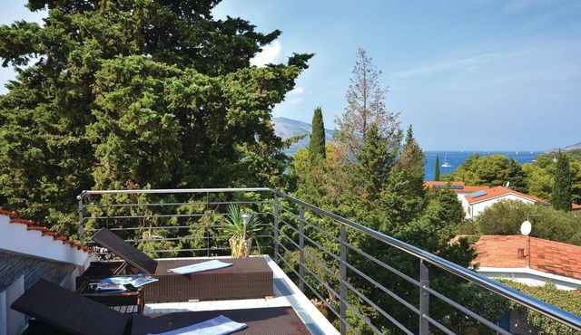 Beach front apartment in Stari Grad with WiFi