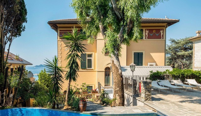 Beach front apartment in Rapallo GE with swimming pool