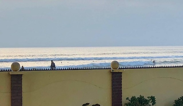 Beach Front Apartment. Depto frente a la playa