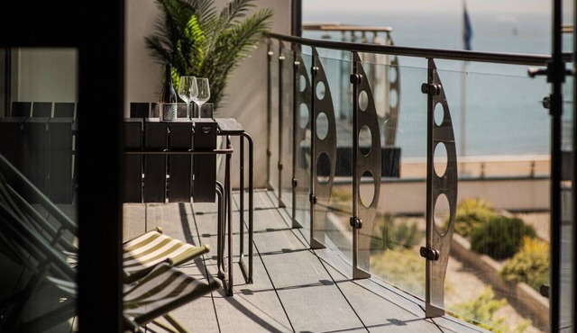 Beach Front Apartment with Secure Parking