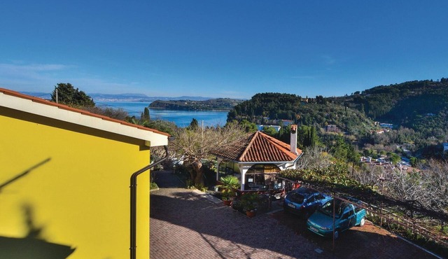 Beach front apartment in Piran with WiFi