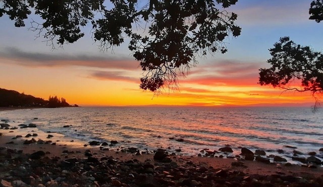 Beach Front Bach - Thornton Bay