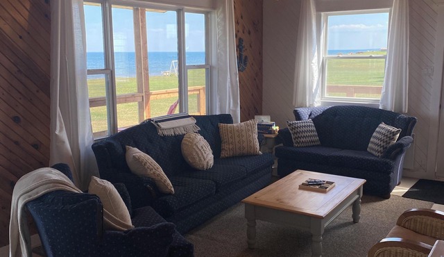 Beach front cottage minutes from the Northern Tip of the Island! (Pet Friendly)