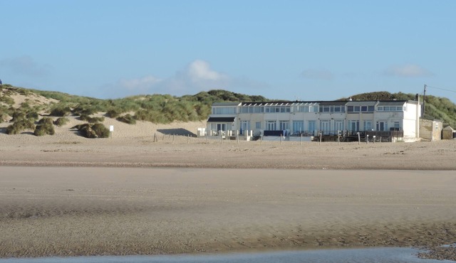 Beach Front Cottage with Direct Access to Stunning Sandy Beach, Dunes & Sea View