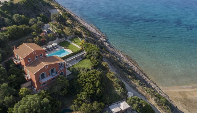 BEACH FRONT, DIRECT ACCESS TO SANDY BEACH, AMAZING SEA VIEWS,PRIVATE POOL