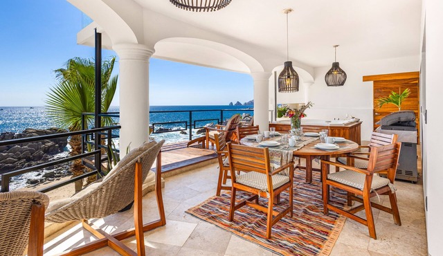 BEACH FRONT Elegance at Casa Bruma: Cabo's Escape with Jacuzzi