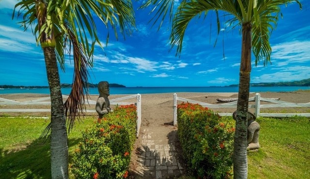 Beach Front Feet in the Sand, Ocean View, 1 BR 1BA, Ocean Front Pool