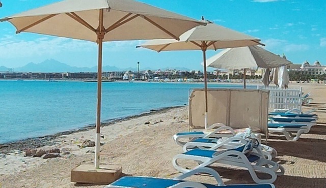Beach front flat with sea view in Sahl Hasheesh, Hurghada,