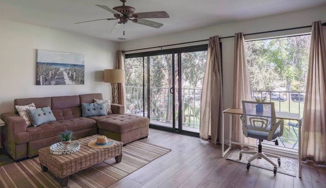 Beach Front Home, Hot Tub, View, Parking!