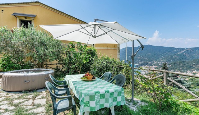 Beach front home in Moneglia with WiFi