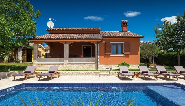 Beach front home in Pula