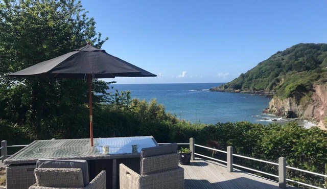 Beach Front House with Stunning Sea Views and Free Parking