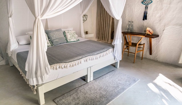 Beach Front King Size Cabaña Concha